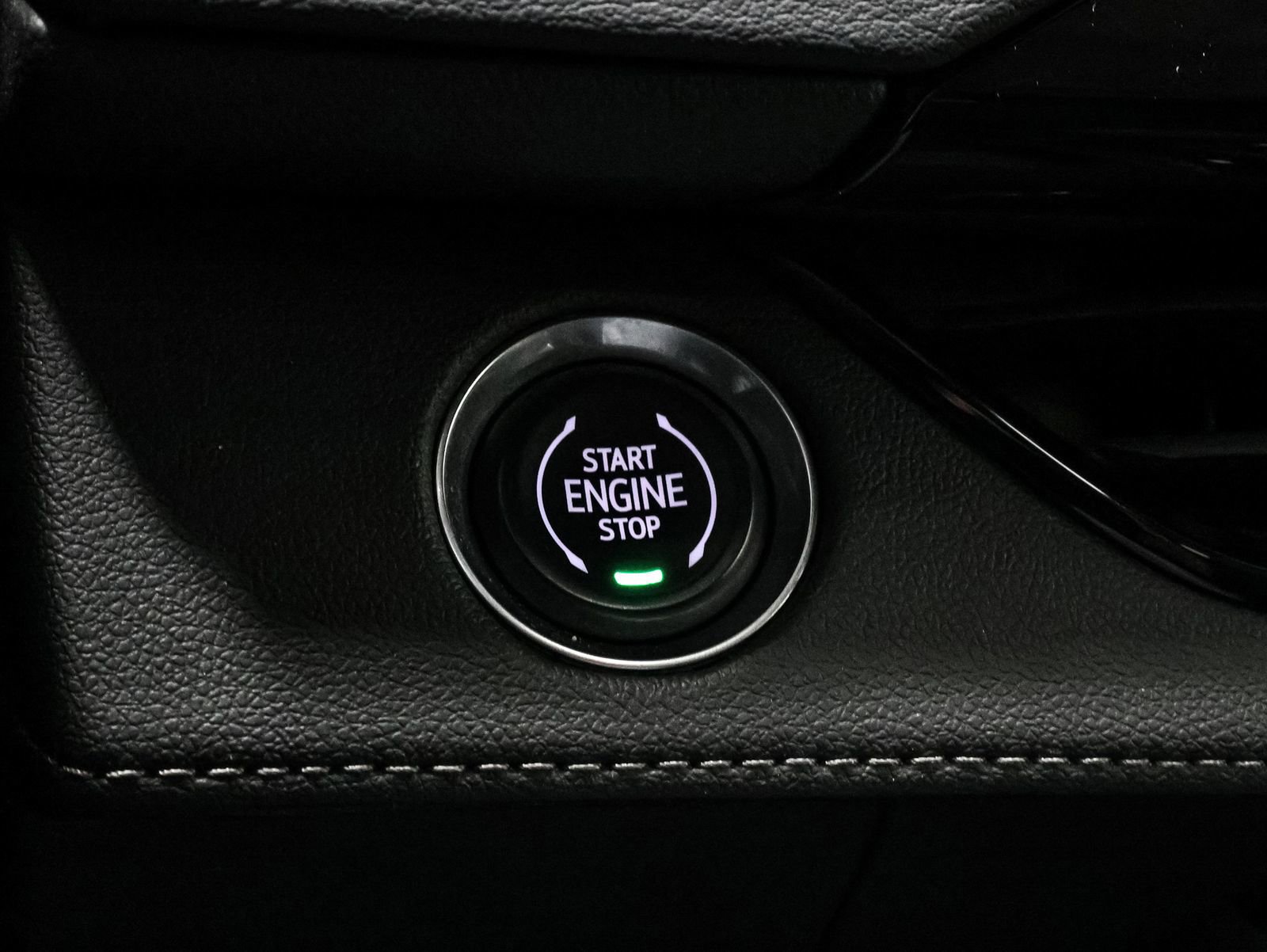 Used 2025 Buick Enclave Avenir w/ Trailering Package, 5000 lbs. AWD/4WD image 39