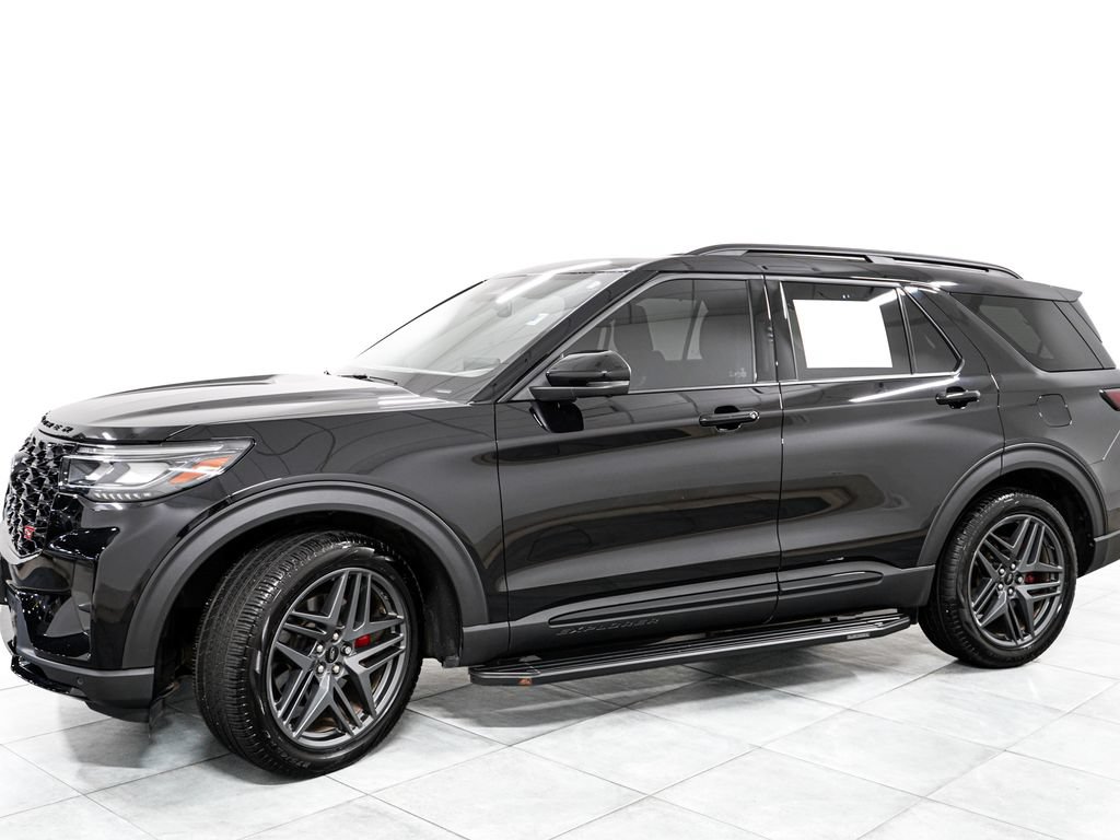 Certified 2025 Ford Explorer ST AWD/4WD image 4