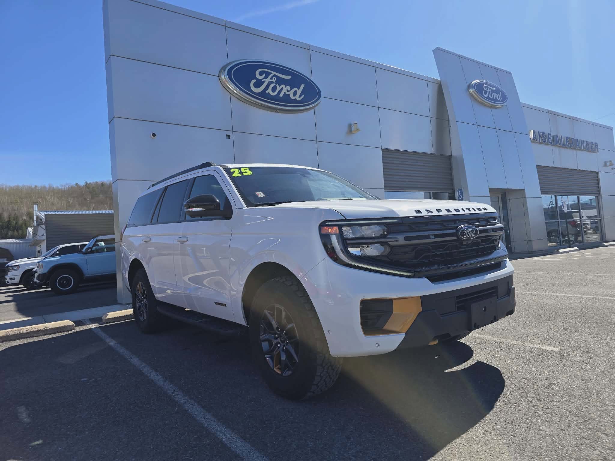 Certified 2025 Ford Expedition Tremor AWD/4WD image 1
