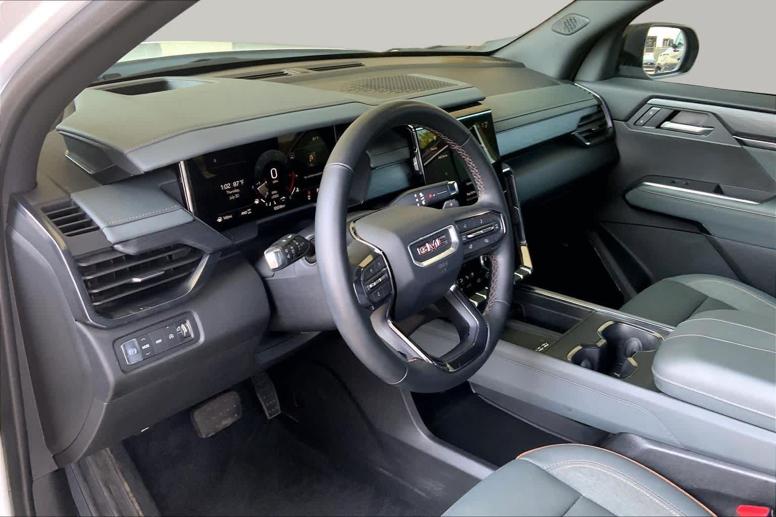 Used 2025 GMC Acadia AT4 w/ Luxury Package AWD/4WD image 18