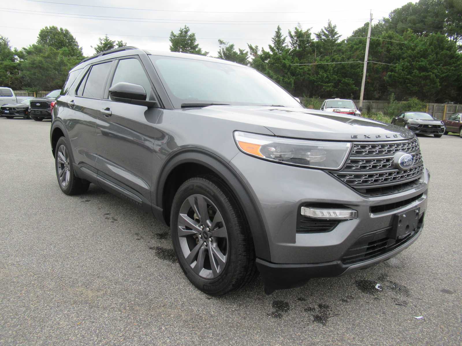 Certified 2022 Ford Explorer XLT w/ Equipment Group 202A AWD/4WD image 3