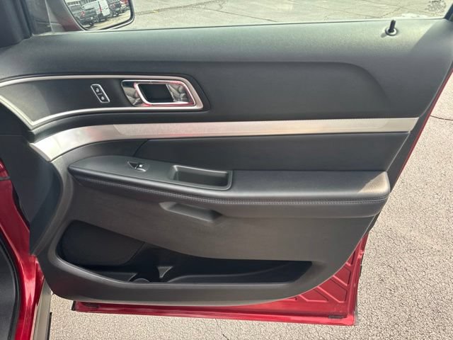 Certified 2017 Ford Explorer XLT FWD image 18