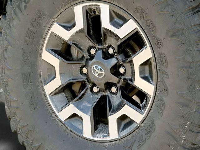 Used 2020 Toyota Tacoma TRD Off-Road AWD/4WD image 13