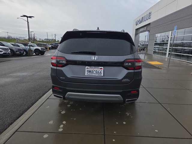Used 2025 Honda Pilot Touring image 4