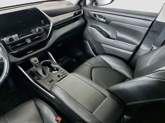 Used 2023 Toyota Highlander XLE FWD image 11