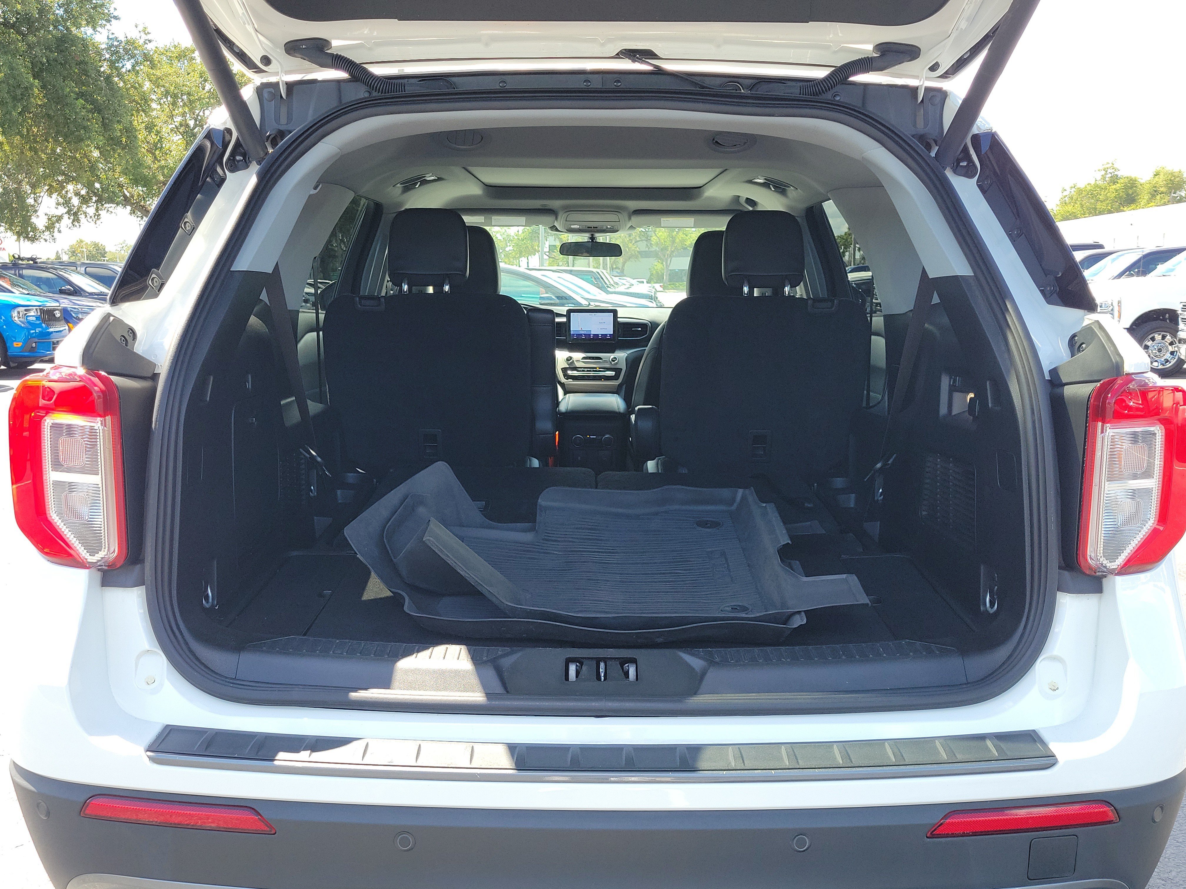 Certified 2024 Ford Explorer XLT w/ Equipment Group 202A RWD image 10