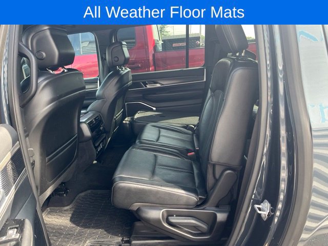 Used 2024 Jeep Wagoneer L Series II w/ Flexible Seating Group AWD/4WD image 9