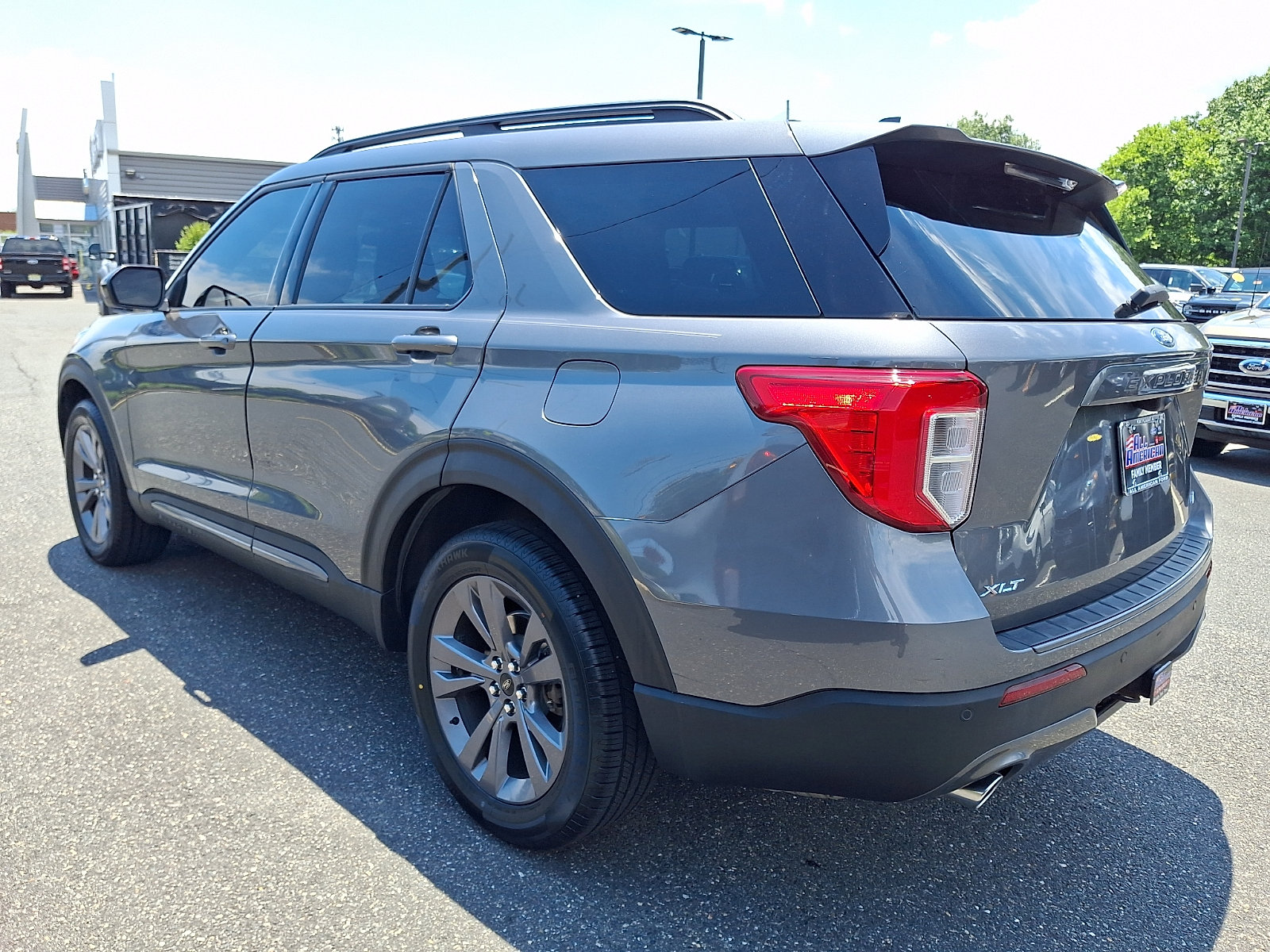 Certified 2023 Ford Explorer XLT w/ Equipment Group 202A AWD/4WD image 7