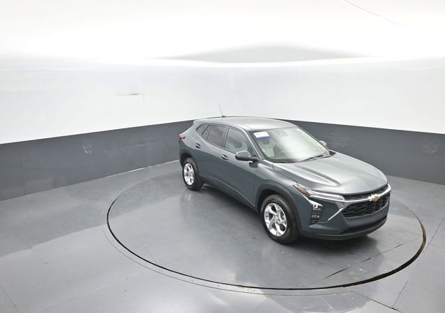 Used 2025 Chevrolet Trax LS w/ LS Convenience Package image 14