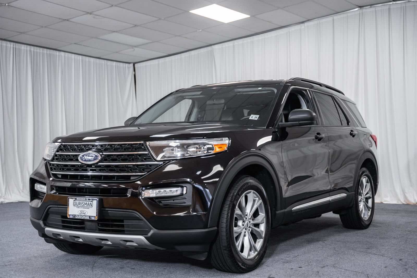 Certified 2023 Ford Explorer XLT w/ Equipment Group 202A AWD/4WD image 3