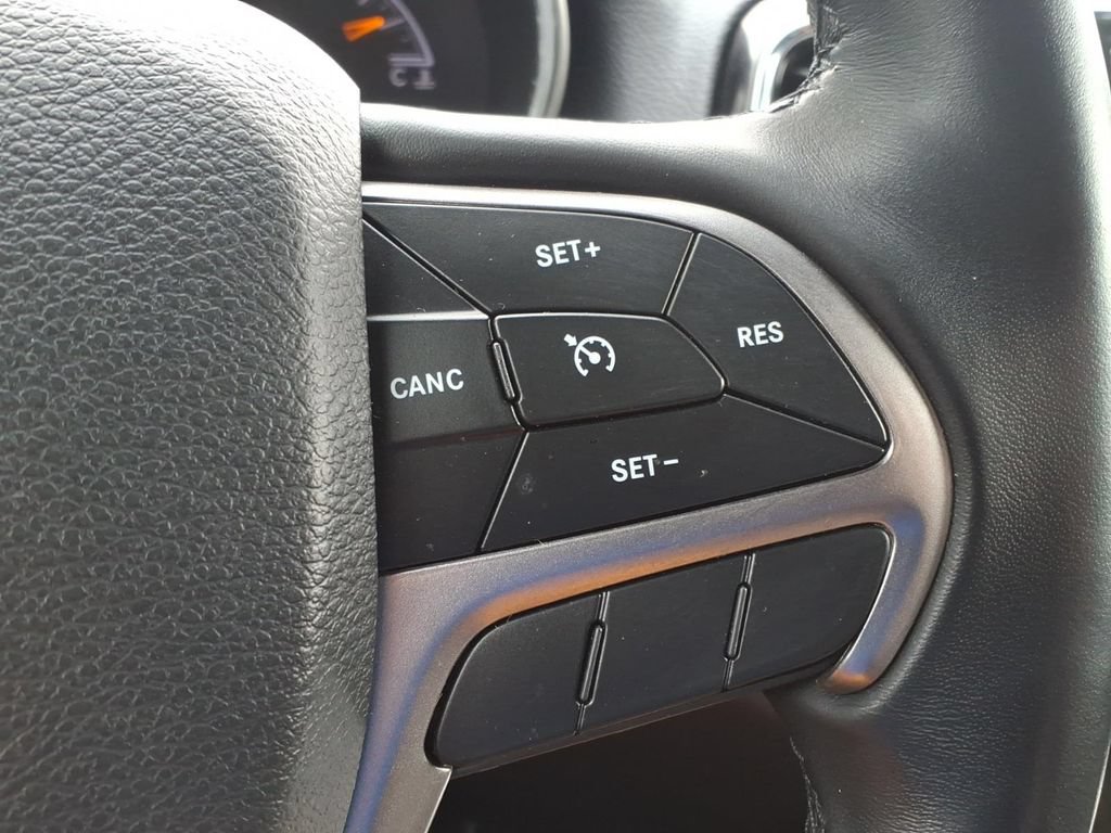 Used 2019 Jeep Grand Cherokee Laredo w/ Laredo X Package AWD/4WD image 13