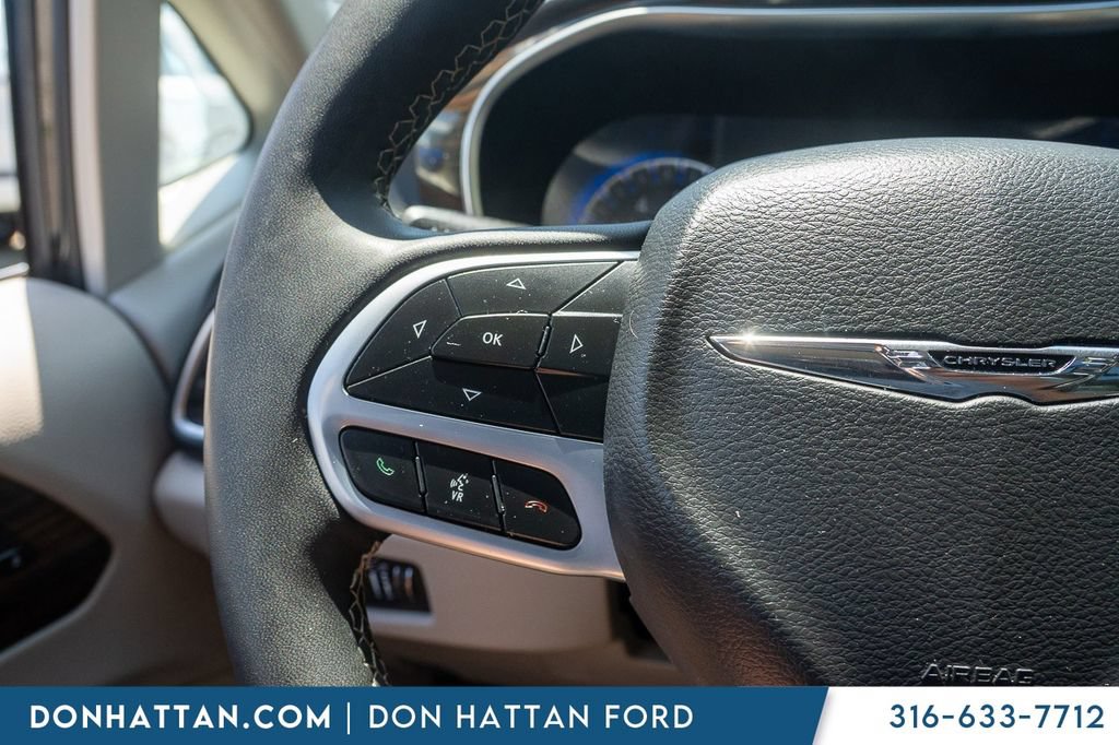 Used 2023 Chrysler Pacifica Limited FWD image 10