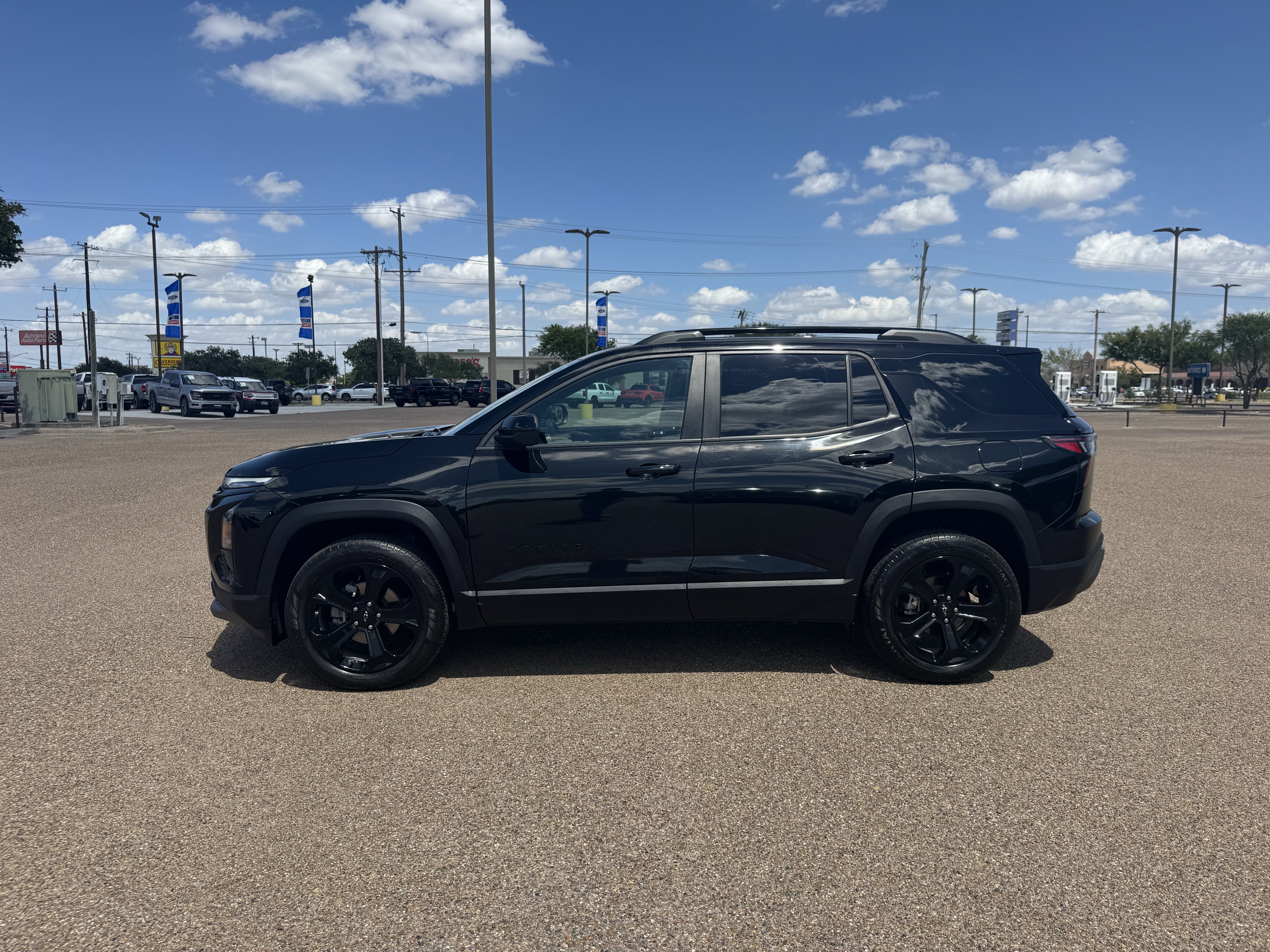Used 2025 Chevrolet Equinox LT w/ Midnight Edition FWD image 2