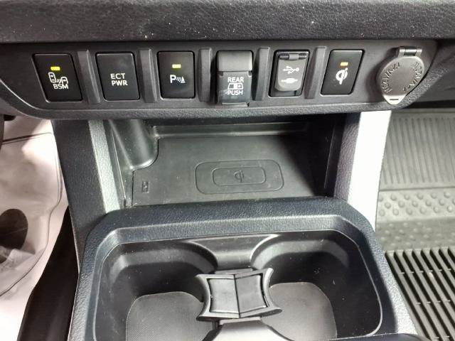 Used 2019 Toyota Tacoma TRD Off-Road w/ Technology Package AWD/4WD image 12