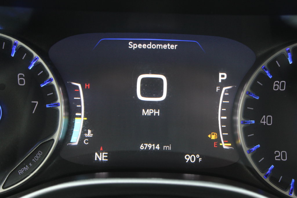 Used 2024 Chrysler Pacifica Touring-L FWD image 10