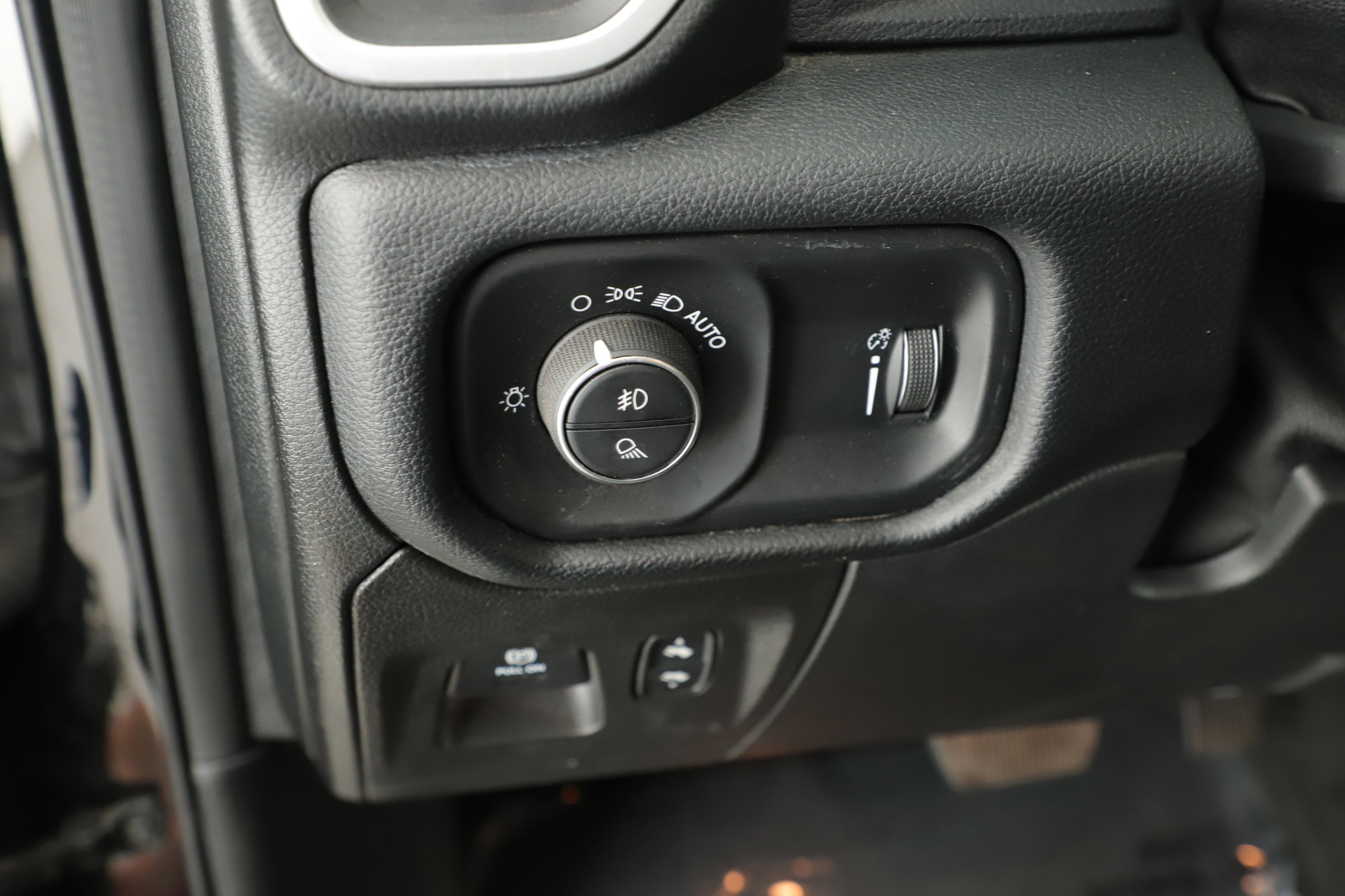 Used 2021 RAM 1500 Lone Star image 12