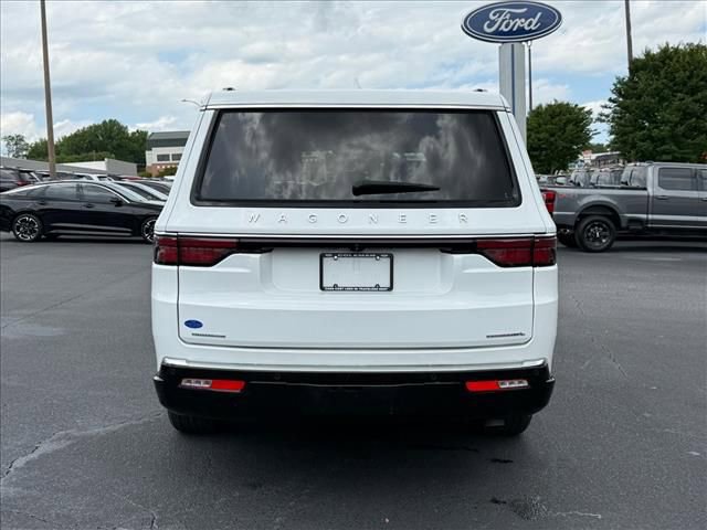 Used 2023 Jeep Wagoneer L Series II AWD/4WD image 5