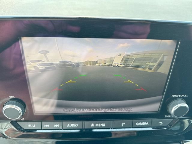 Used 2024 Nissan Pathfinder SV FWD image 17
