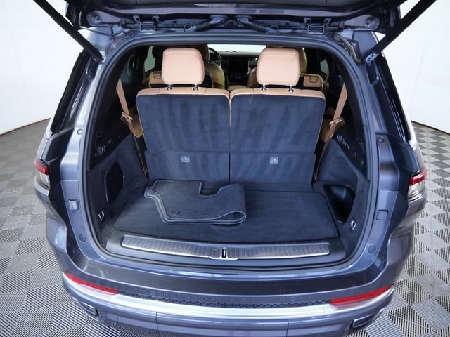 Used 2023 Jeep Grand Cherokee L Summit w/ Luxury Tech Group V AWD/4WD image 10