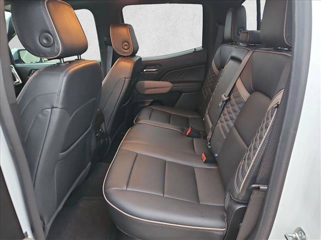 Used 2025 GMC Canyon Denali AWD/4WD image 15