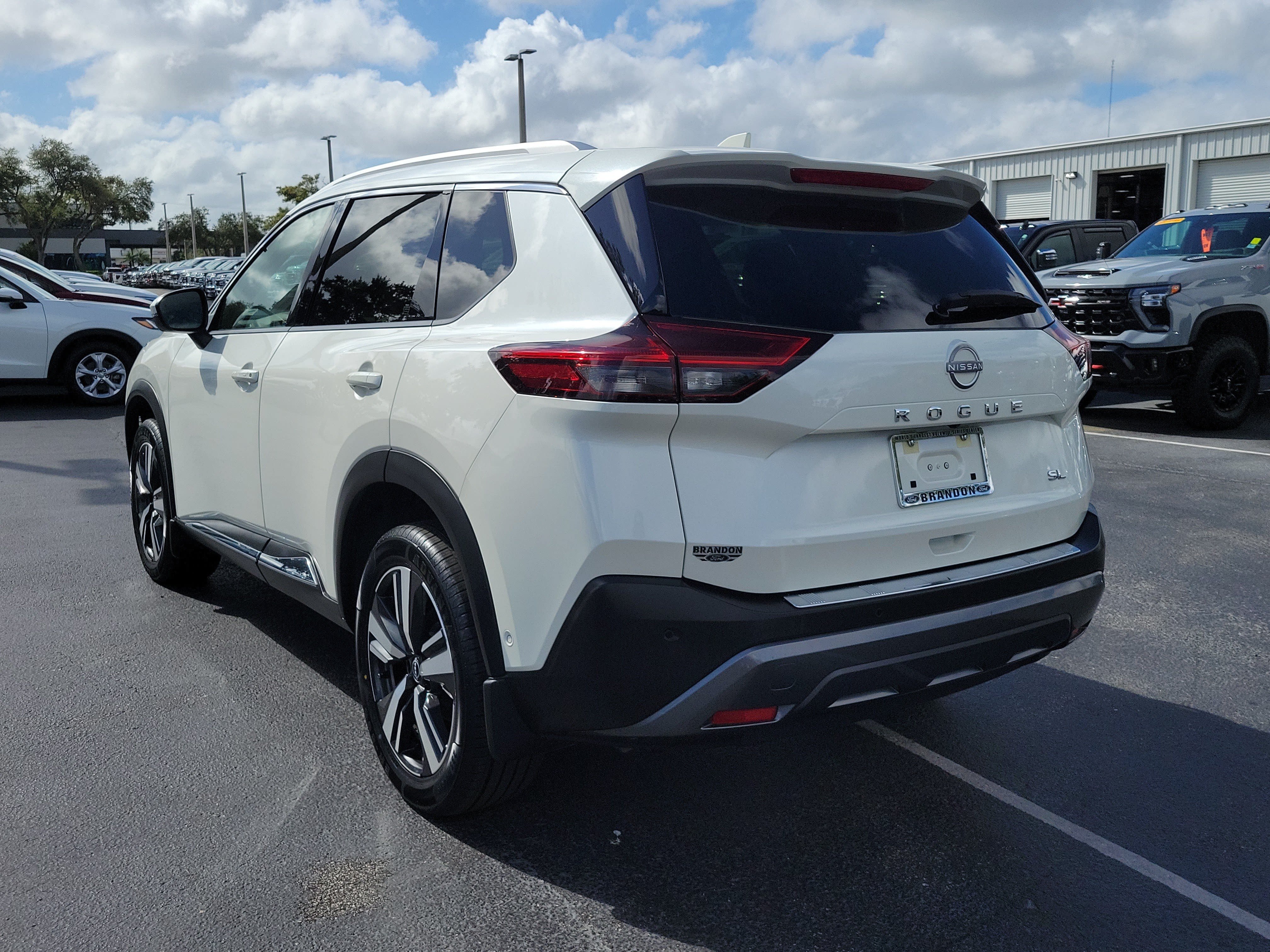 Used 2023 Nissan Rogue SL w/ SL Premium Package FWD image 7