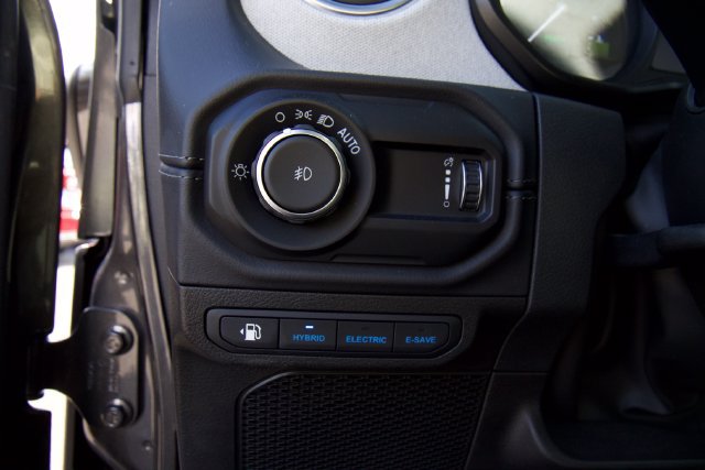 Used 2025 Jeep Wrangler Unlimited Sahara w/ Safety Group AWD/4WD image 16
