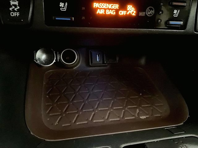 Used 2020 Toyota RAV4 Limited w/ Limited Grade Weather Package AWD/4WD image 31