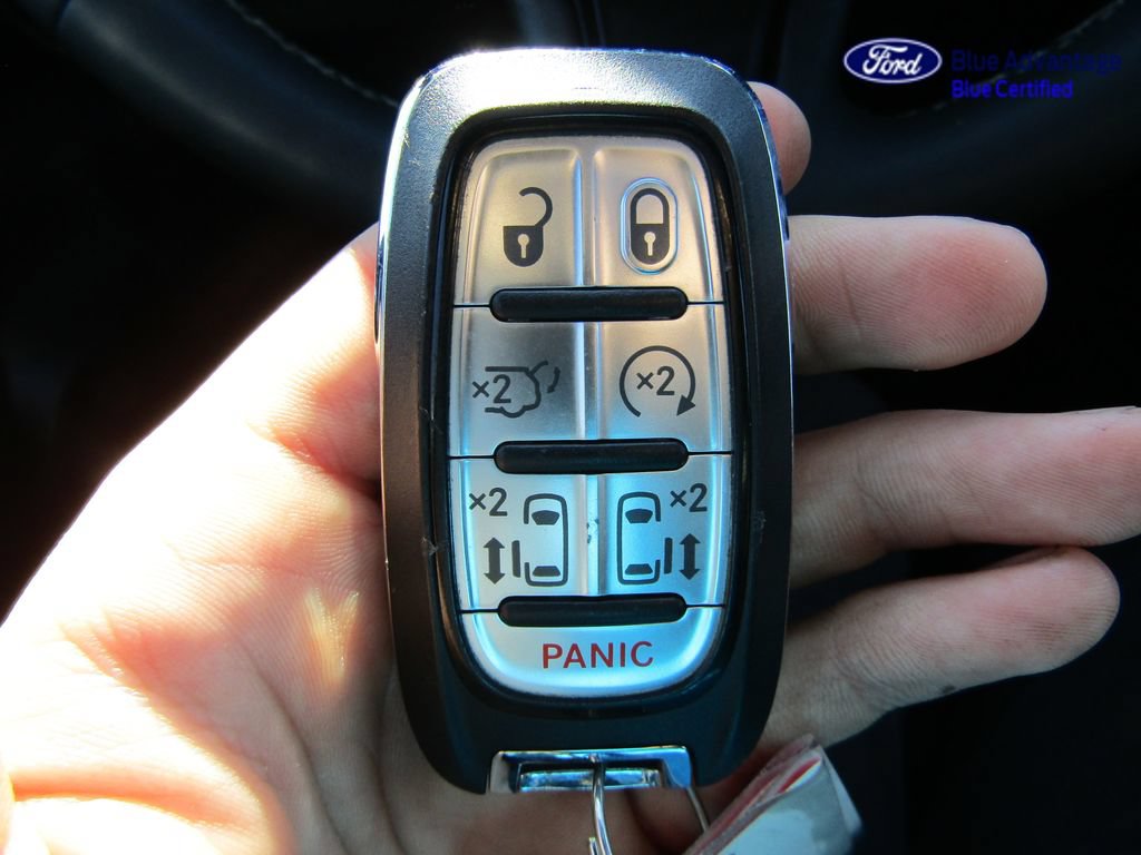 Used 2025 Chrysler Pacifica Limited FWD image 46