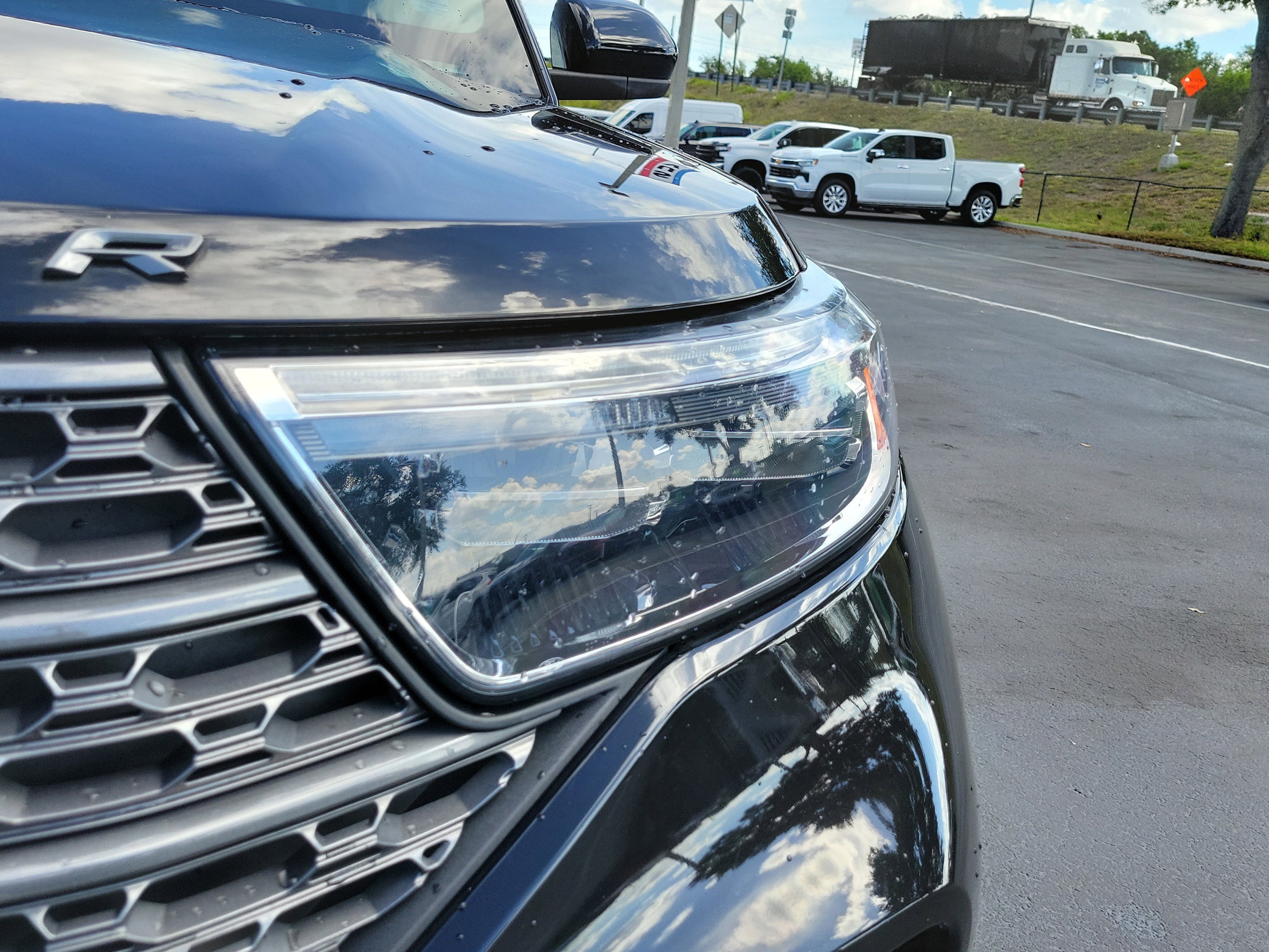 Certified 2023 Ford Explorer XLT w/ Equipment Group 202A AWD/4WD image 3
