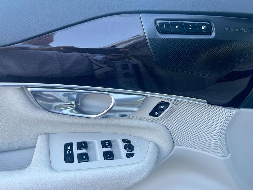 Used 2019 Volvo XC90 T5 Momentum w/ Multimedia Package image 13