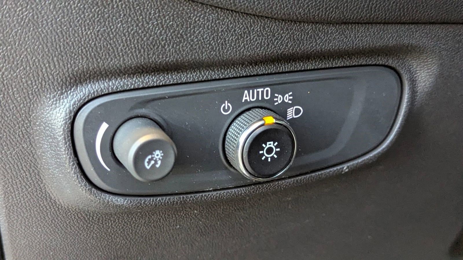 Used 2023 Chevrolet Equinox RS w/ RS Leather Package image 17