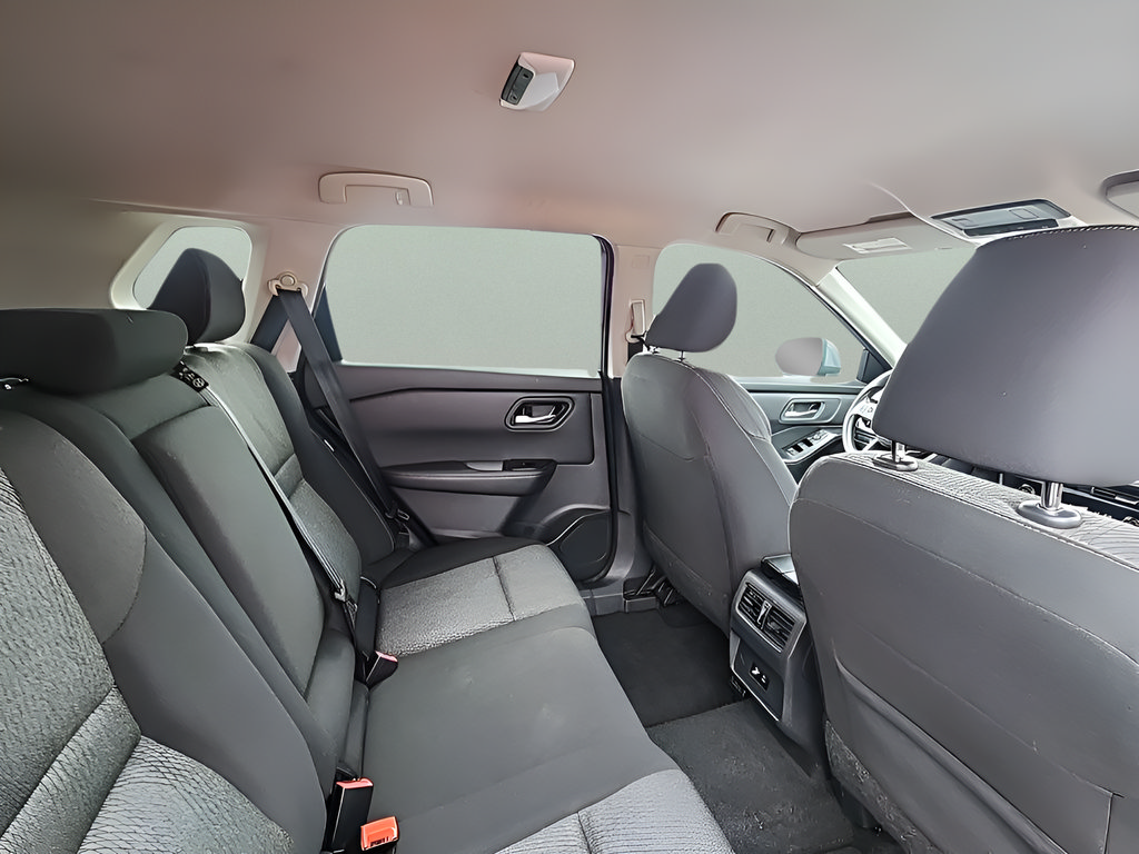 Used 2024 Nissan Rogue SV AWD/4WD image 14