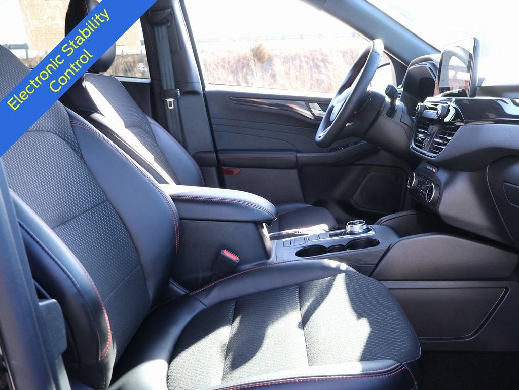 Certified 2025 Ford Escape ST-Line AWD/4WD image 10