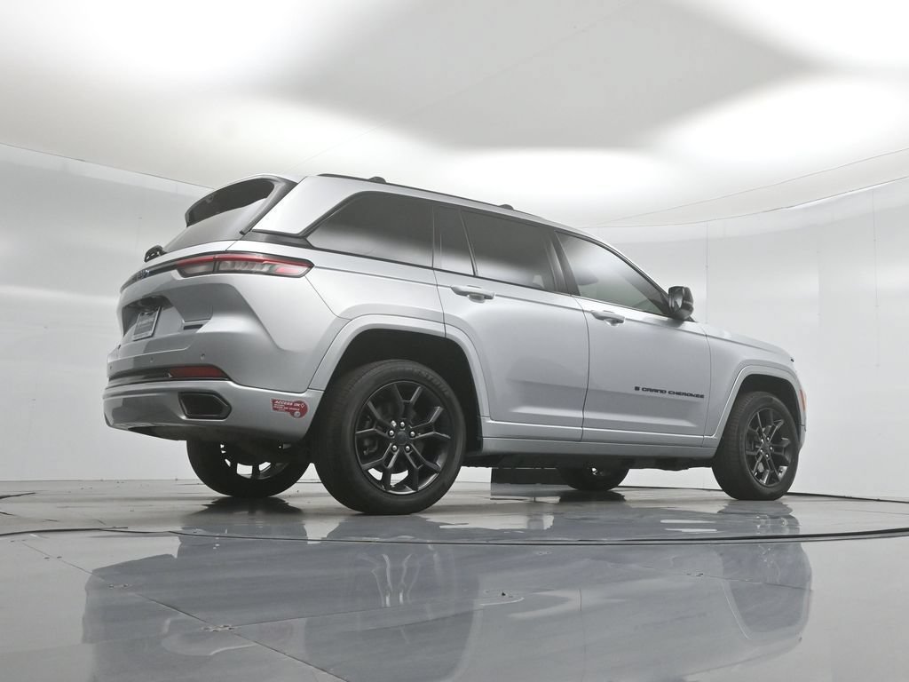 Used 2023 Jeep Grand Cherokee 30th Anniversary AWD/4WD image 46