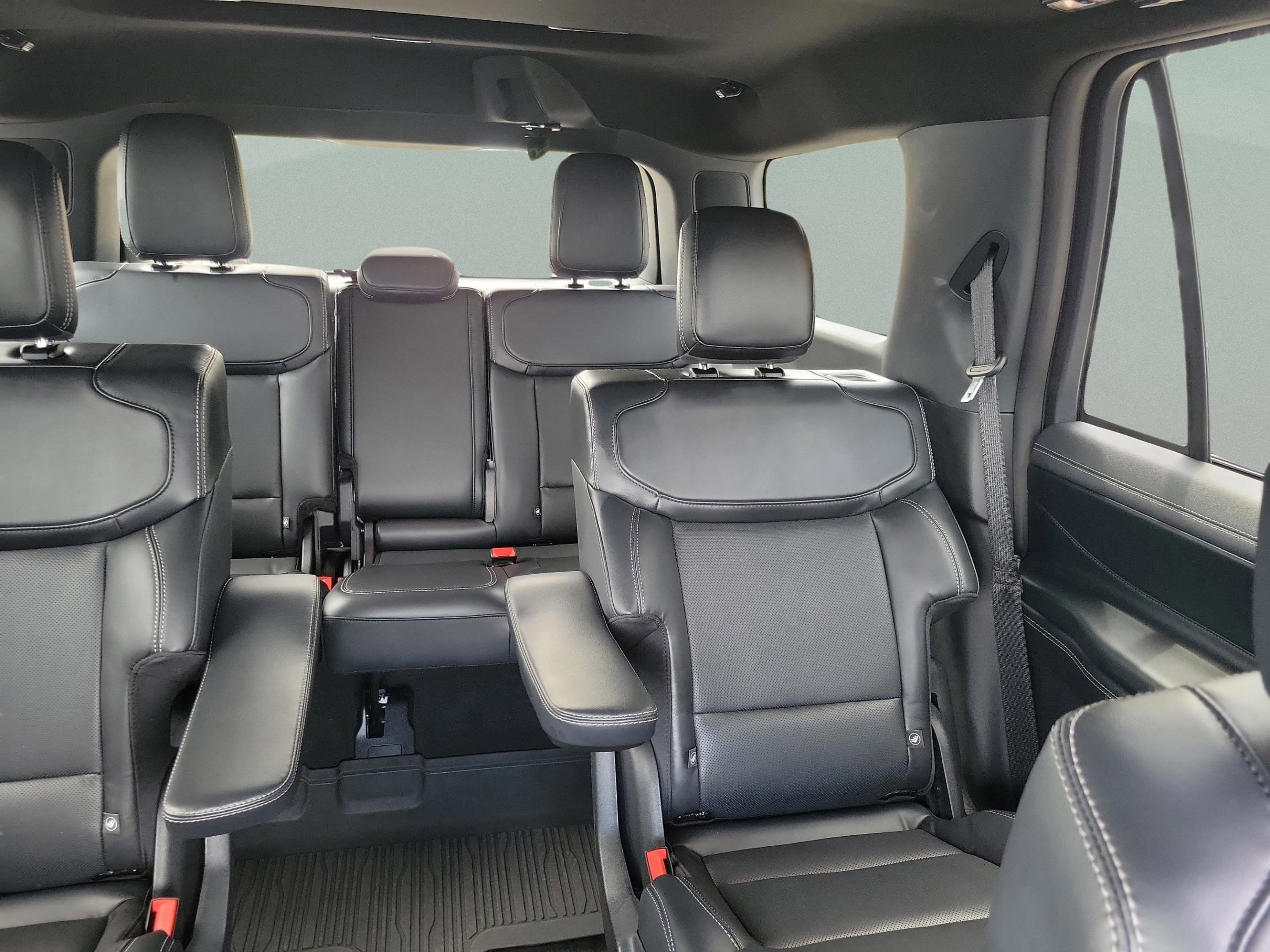Certified 2025 Ford Expedition Platinum w/ Stealth Performance Package AWD/4WD image 10