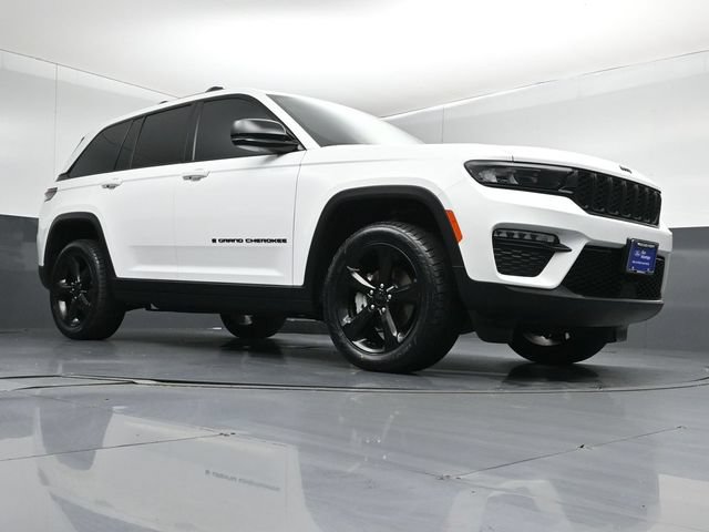 Used 2023 Jeep Grand Cherokee Limited w/ Black Appearance Package AWD/4WD image 36