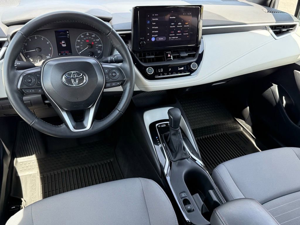 Used 2025 Toyota Corolla SE image 14