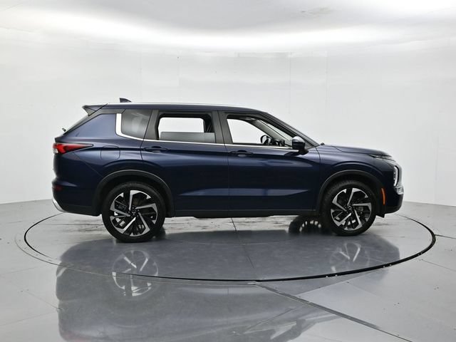 Used 2024 Mitsubishi Outlander SE FWD image 2
