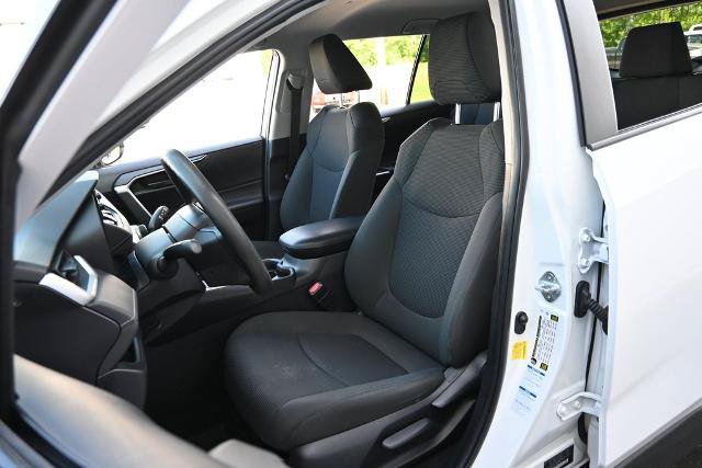 Used 2021 Toyota RAV4 LE AWD/4WD image 19