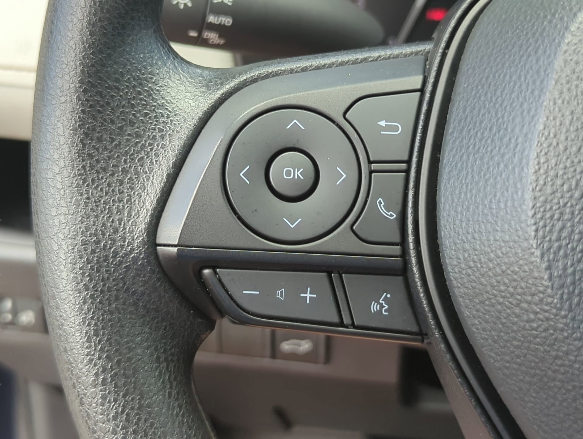 Used 2025 Toyota RAV4 XLE w/ Convenience Package FWD image 64