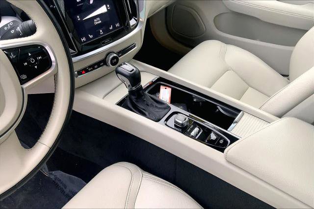 Used 2020 Volvo V60 T5 Cross Country w/ Protection Package Premier image 16