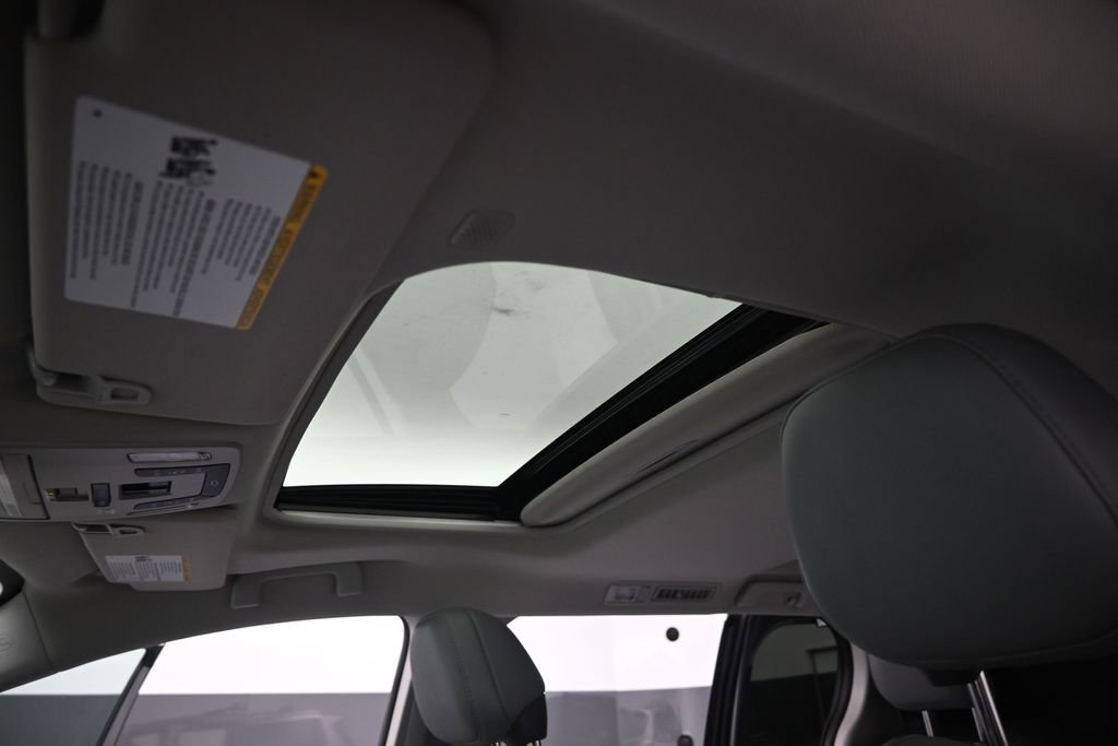 Used 2021 Toyota Sienna XLE FWD image 12