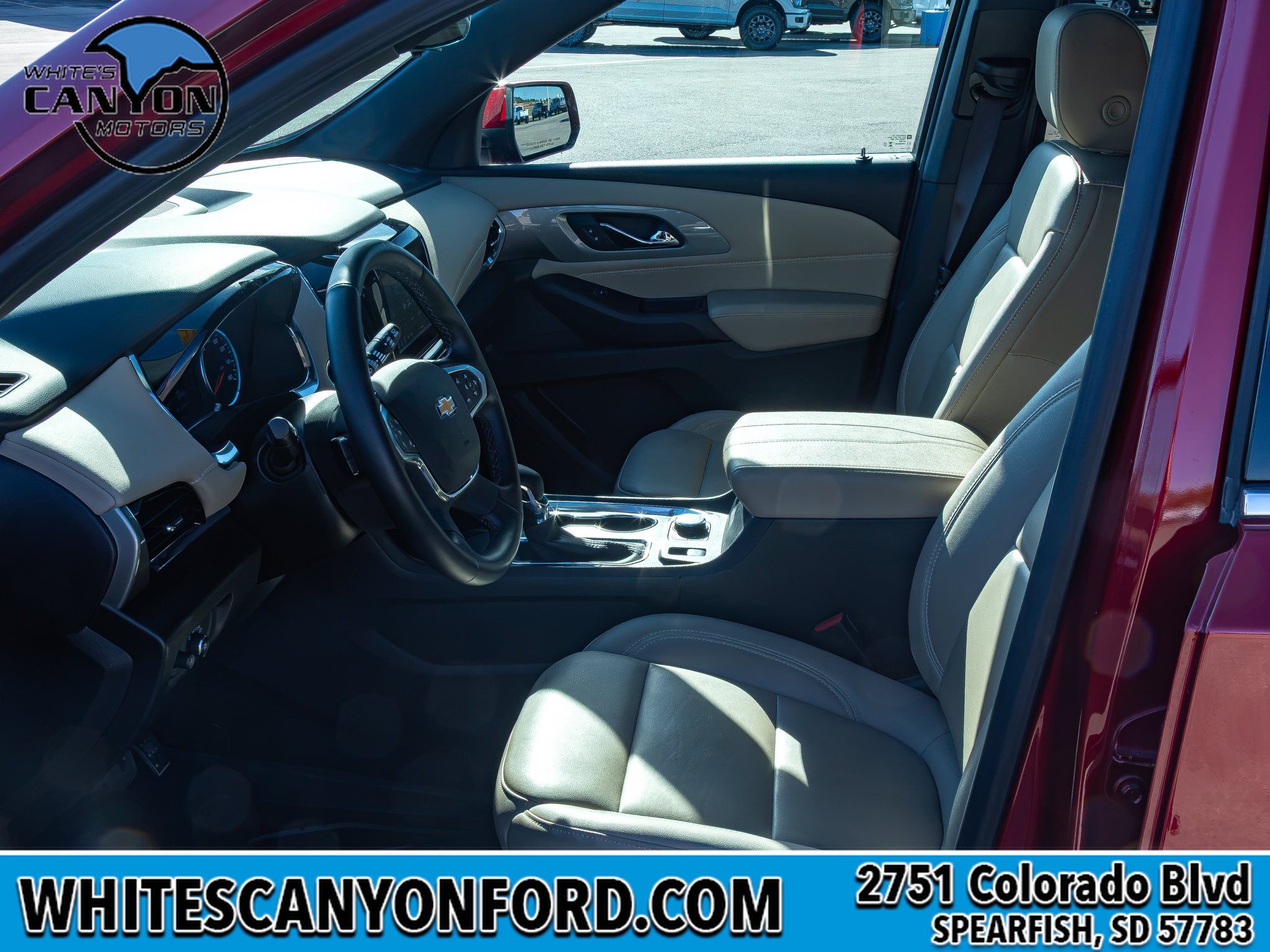 Used 2023 Chevrolet Traverse LT w/ LT Premium Package AWD/4WD image 5