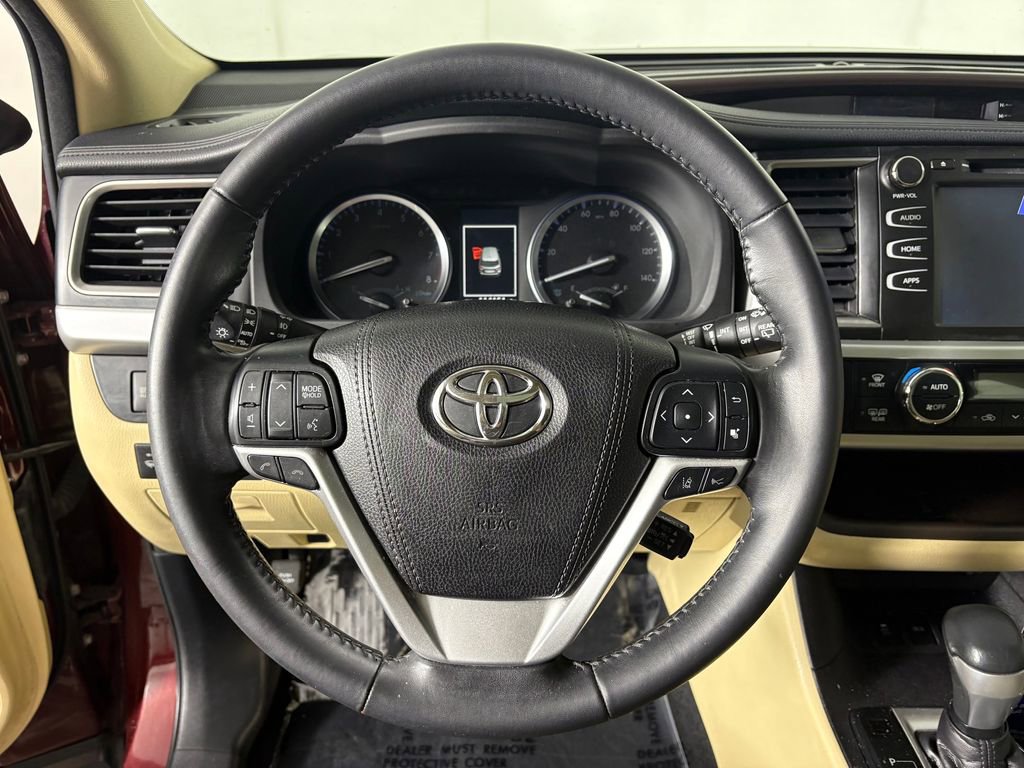 Used 2018 Toyota Highlander XLE AWD/4WD image 16