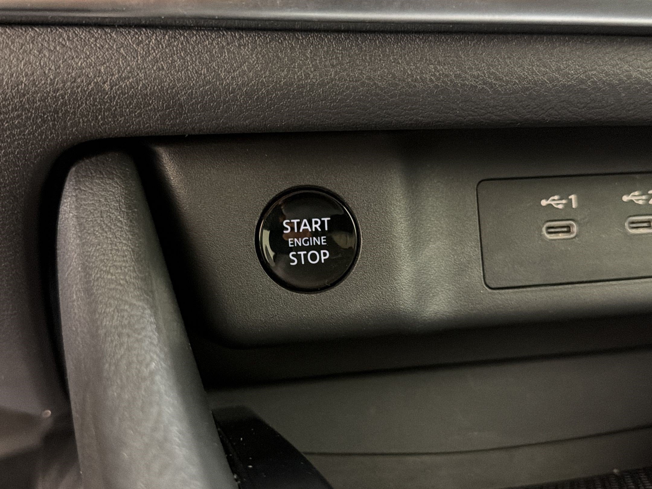 Used 2025 Nissan Rogue S AWD/4WD image 18