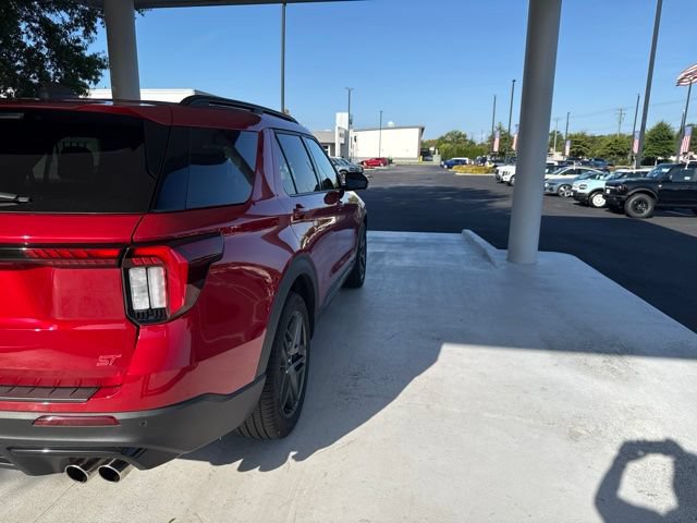 Certified 2025 Ford Explorer ST AWD/4WD image 3