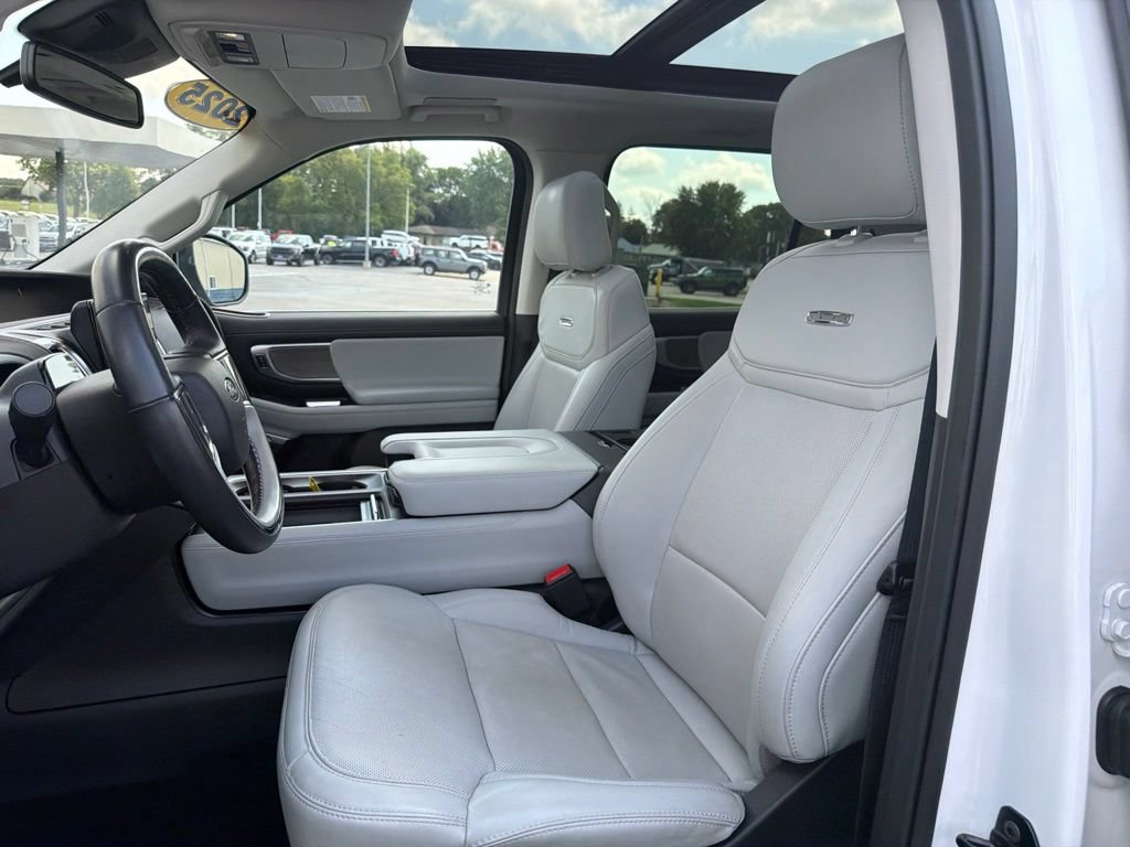 Certified 2025 Ford Expedition Max Platinum w/ Driver's Package AWD/4WD image 12
