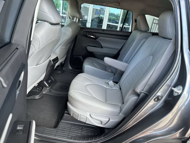Used 2022 Toyota Highlander XLE FWD image 23