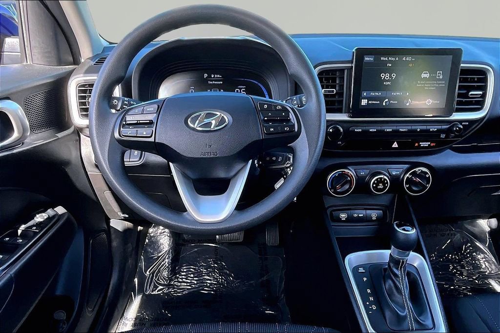 Used 2024 Hyundai Venue SE FWD image 5