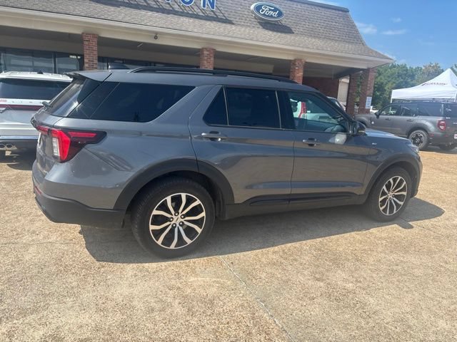Certified 2025 Ford Explorer ST-Line AWD/4WD image 5